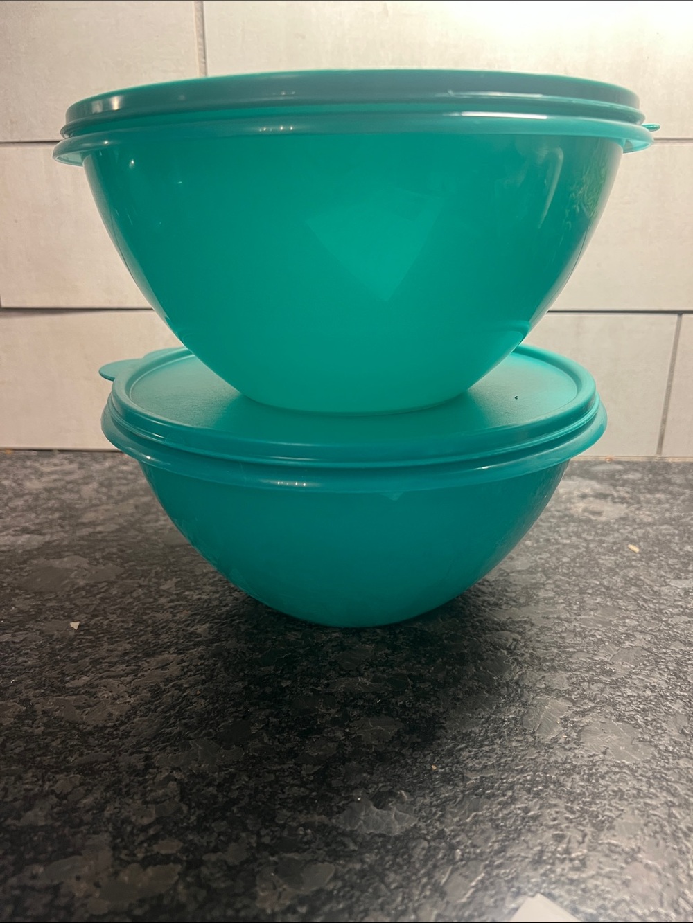Set of 2 Wonderlier Turquoise Plastic Mixing Bowls with Lids #236. 8 cup each